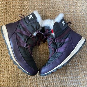 Sorel Women's Whitney Short Lace Black and Purple Winter Boots Size 7.5 GUC